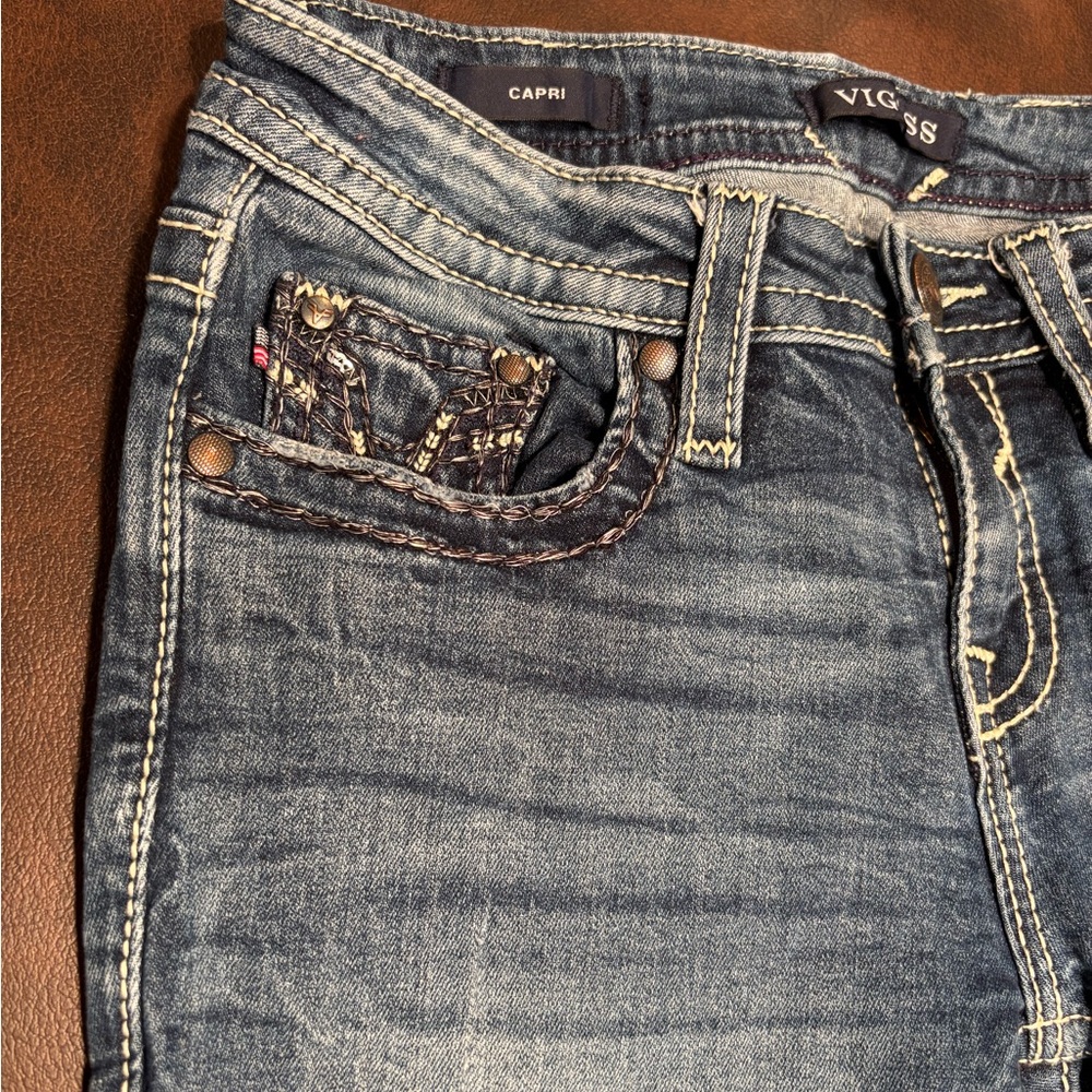 Vigoss Women's Dark Wash Capri jeans. Size 4 - Picture 2 of 10